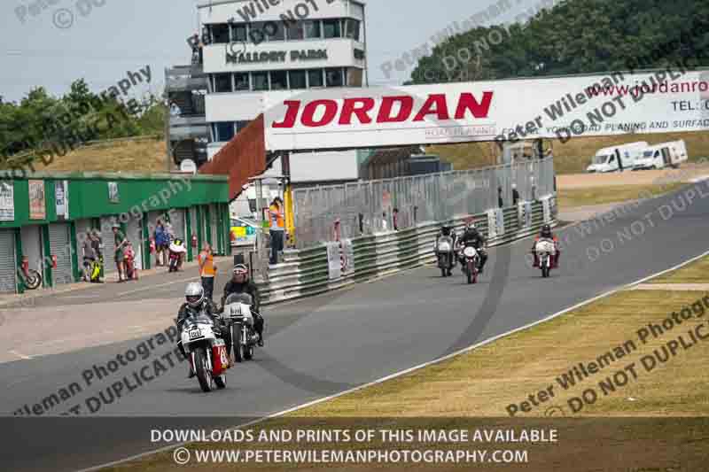 Vintage motorcycle club;eventdigitalimages;mallory park;mallory park trackday photographs;no limits trackdays;peter wileman photography;trackday digital images;trackday photos;vmcc festival 1000 bikes photographs